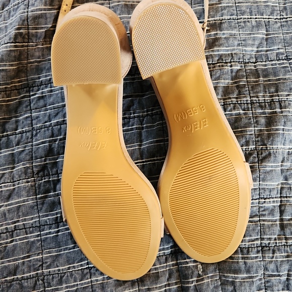 El Elax women's suede dress sandal Size 8.5 B (M) - Picture 2 of 3